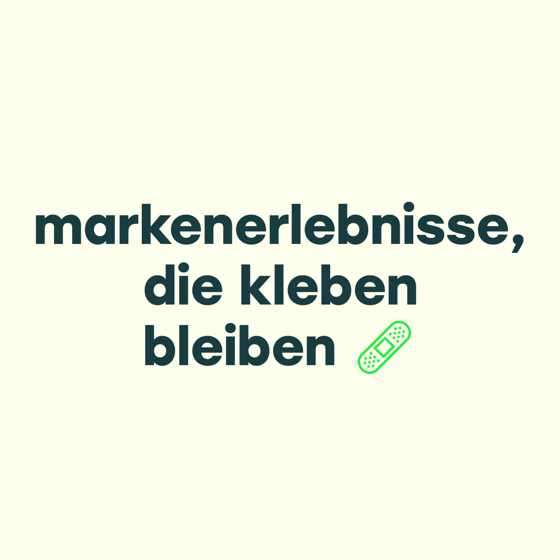 Typografie evenjo Text „Markenerlebnisse, die kleben bleiben“ in dunkelgrüner Schrift auf hellgelbem Hintergrund mit kleinem grünen Pflaster-Symbol.